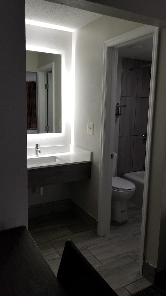 Days Inn & Suites By Wyndham Charleston Airport West North Charleston Kültér fotó