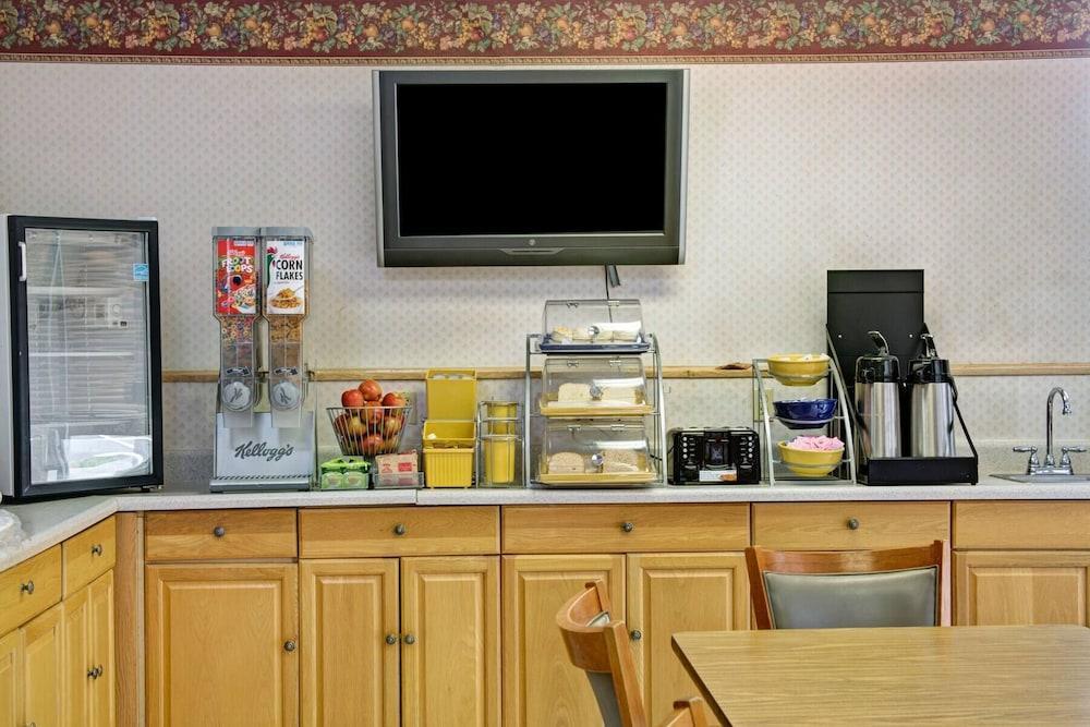 Days Inn & Suites By Wyndham Charleston Airport West North Charleston Kültér fotó