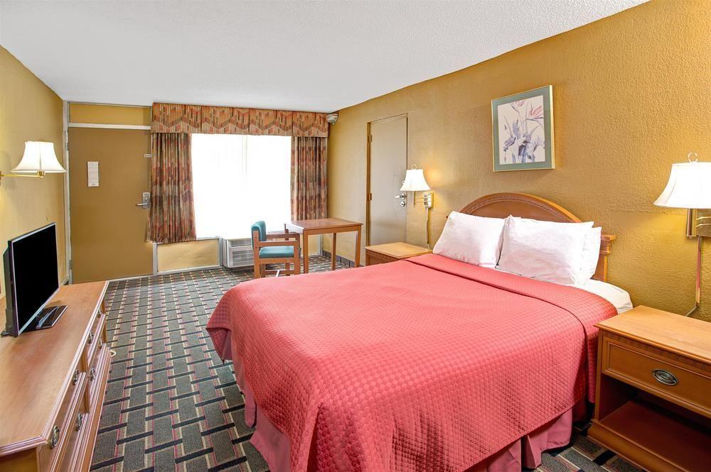 Days Inn & Suites By Wyndham Charleston Airport West North Charleston Kültér fotó