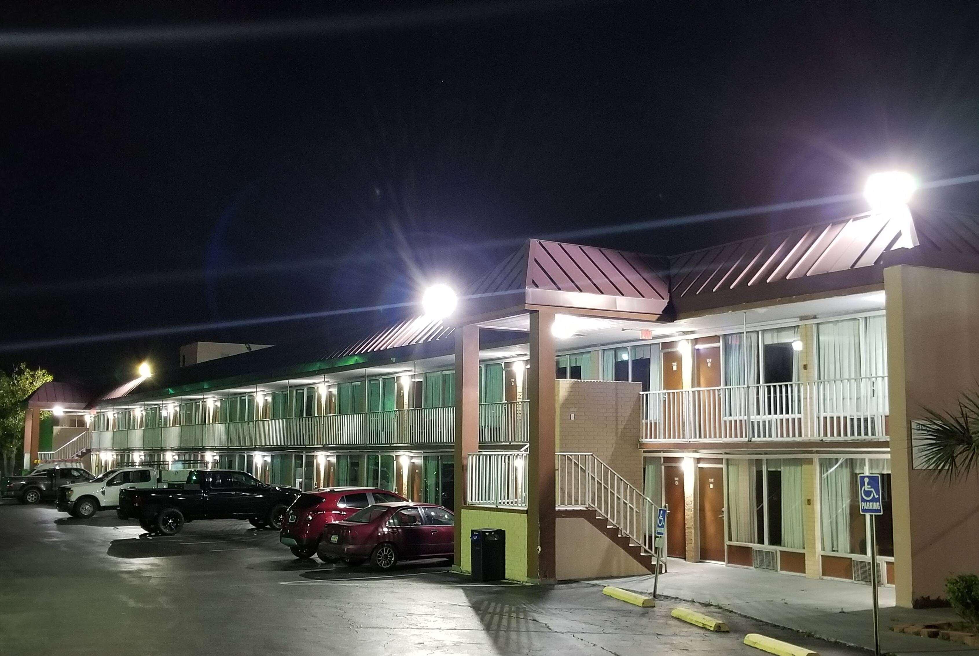 Days Inn & Suites By Wyndham Charleston Airport West North Charleston Kültér fotó