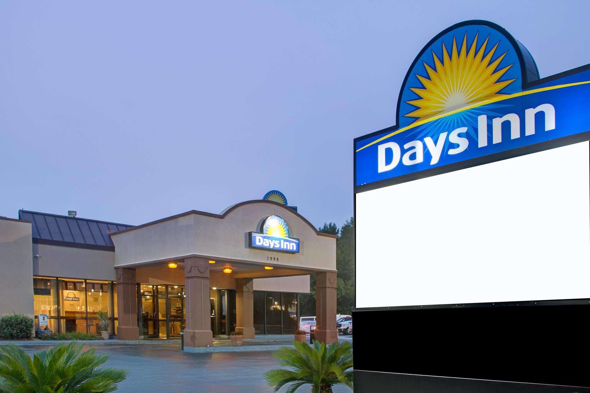 Days Inn & Suites By Wyndham Charleston Airport West North Charleston Kültér fotó