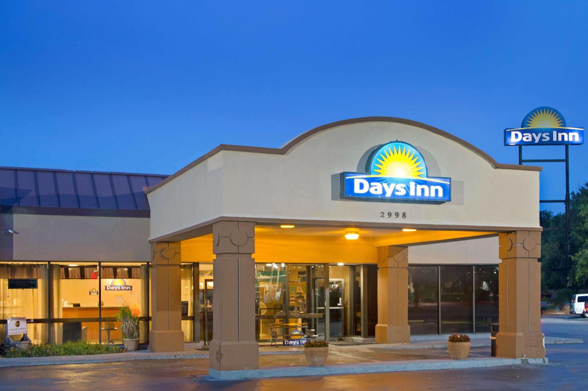 Days Inn & Suites By Wyndham Charleston Airport West North Charleston Kültér fotó