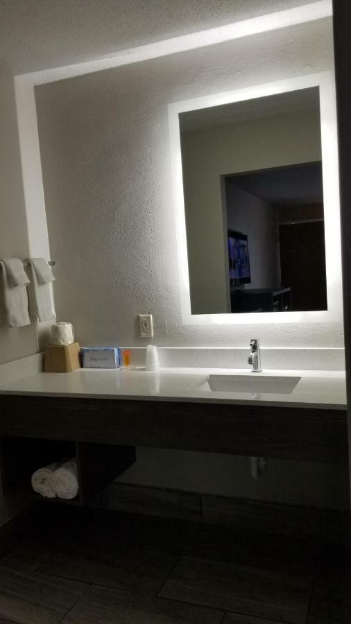Days Inn & Suites By Wyndham Charleston Airport West North Charleston Kültér fotó